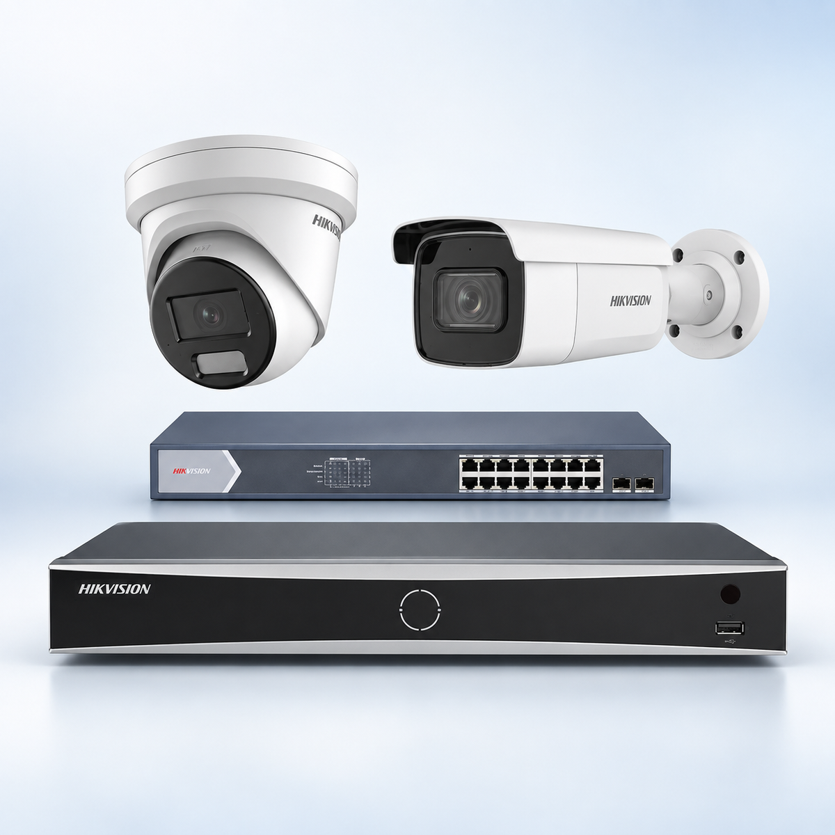 Hikvision Videoüberwachungs-Komplettset mit zwei 4-MP-IP-Kameras, 8-Kanal-AcuSense-Rekorder und Smart-Managed-PoE-Switch